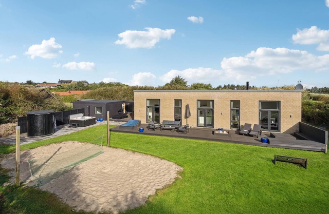 Gorgeous home in Ringkøbing with WiFi