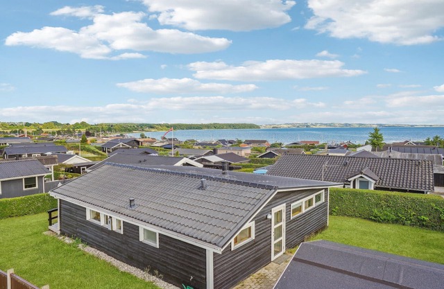 Gorgeous home in Rønde with WiFi