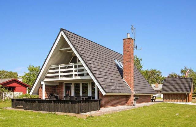 Gorgeous home in Samsø with kitchen