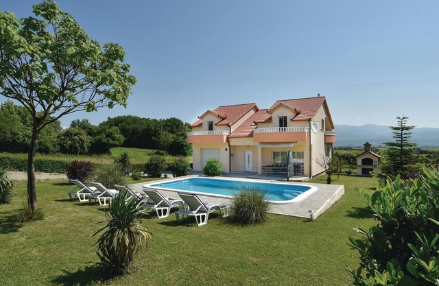 Gorgeous home in Sinj