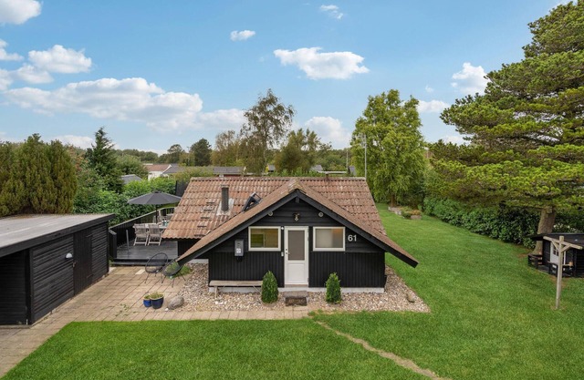 Gorgeous home in Sydals with kitchen