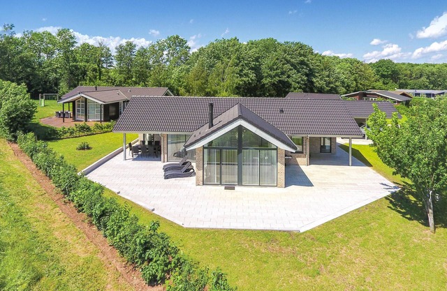 Gorgeous home in Sydals with WiFi