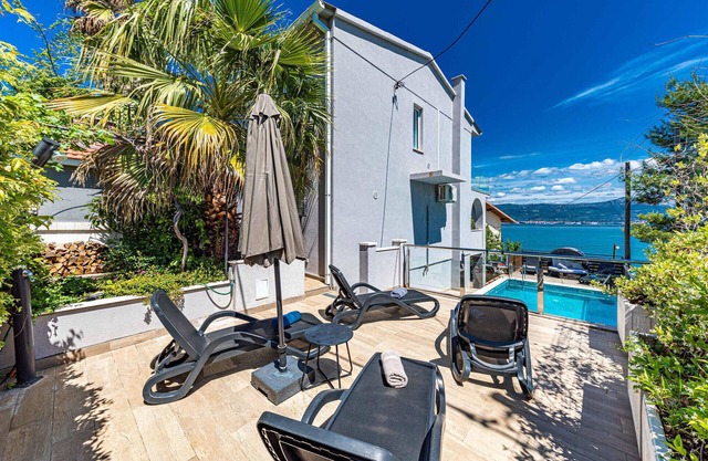 Gorgeous home in Trogir with jacuzzi