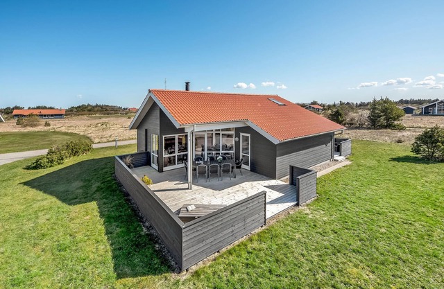 Gorgeous home in Ulfborg with kitchen