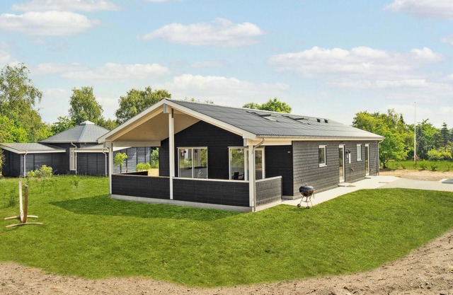 Gorgeous home in Vig with kitchen