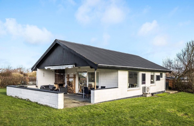 Gorgeous home in Vinderup with WiFi