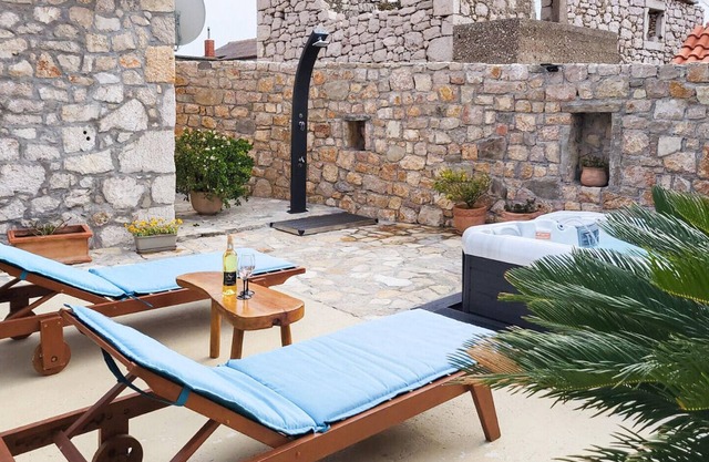 Gorgeous home in Vinjerac