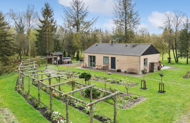 Gorgeous home in Vorbasse with kitchen