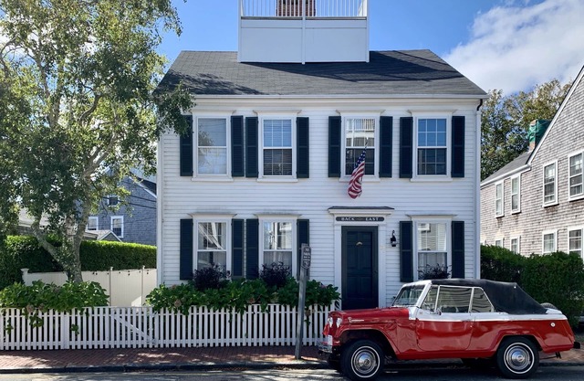 Gorgeous in-town Property w/Large Patio and all the Amenities! Walk to Main St!