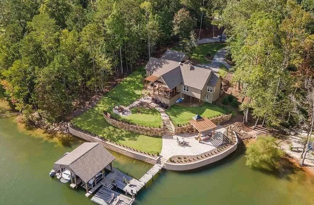 Gorgeous Lake Front Home, Perfect for families!