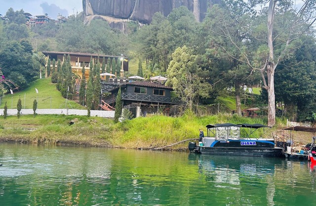 GORGEOUS LAKE VIEW CABIN - COUPLE-BREAKFAST INCLUDED-