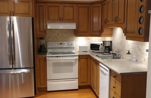 Gorgeous Lakefront 1 Bedroom Country House appartement Near Montreal