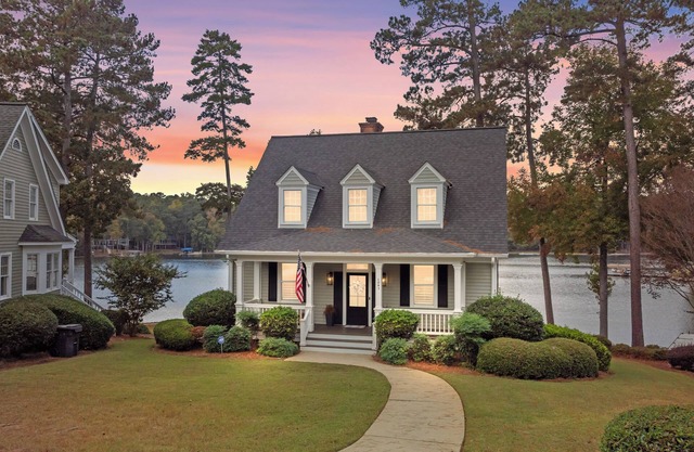 Gorgeous Lakefront Cottage at Reynolds Lake Oconee in highly desired Marina Cove