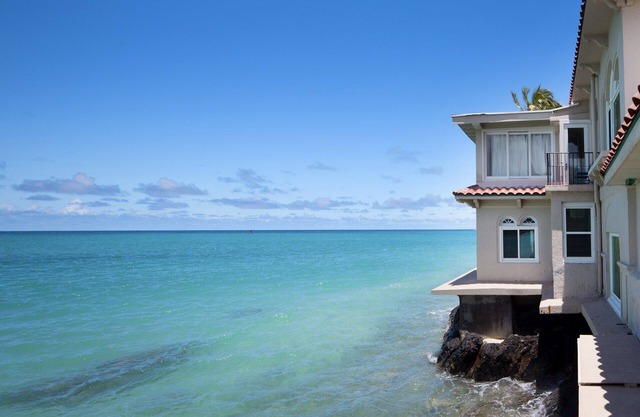 Gorgeous Lankai Villa with Access to Secluded White Sand Beach