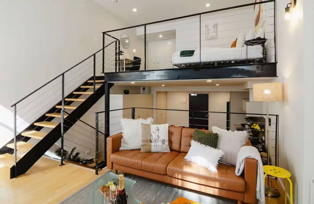 Gorgeous Loft in Heritage Bldg
