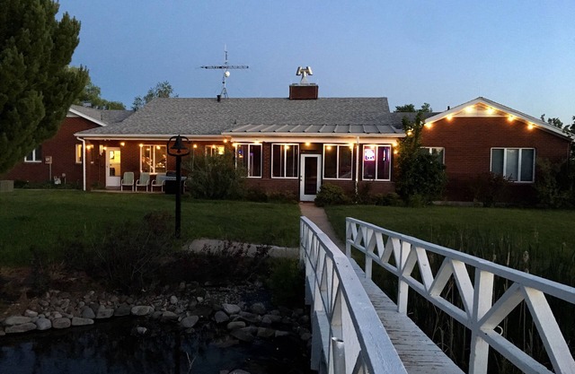 Gorgeous LUXE Lodge 80 Acres cattle Ranch pond Views Close Nat Parks Ski McPhee