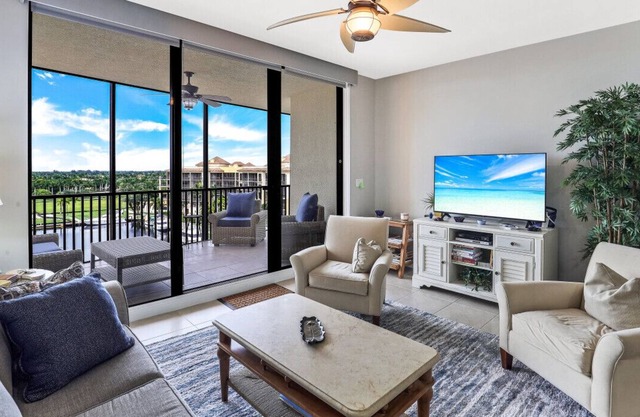 Gorgeous Marina view 2 Bedroom 2 Bath Condo looking over Cape Harbour Marina