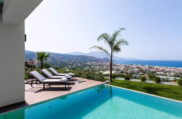 Gorgeous Modern Villa with heated pool in Kissamos