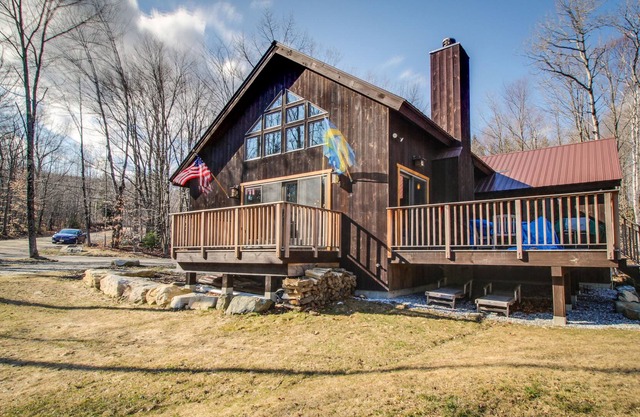 Gorgeous Mountain Home with Private Hot Tub, WiFi, Washer/Dryer - Skiing Nearby