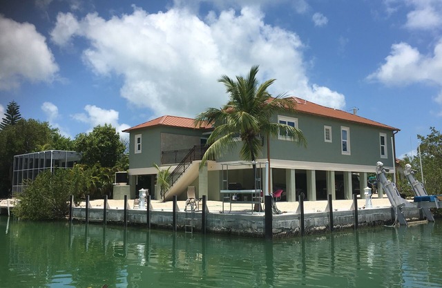 Gorgeous New 4/3 With Heated Pool/Spa And Large Deep Water Boat Dock