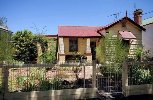 Gorgeous, pet friendly, family sized cottage in the perfect location.
