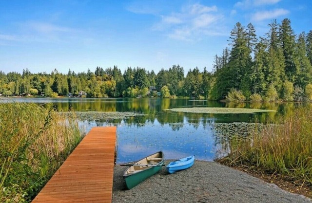 Gorgeous Poulsbo Lakefront Home with Dock & Kayaks!