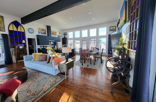 Gorgeous Private Vacation Home -Pool, Hot Tub, Sauna and View, Disc Golf Course