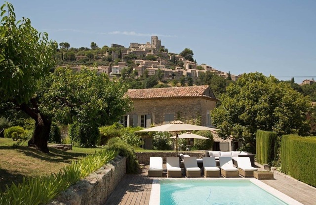 Gorgeous Provencal Mas near Lacoste, one of the most beautiful villages in France