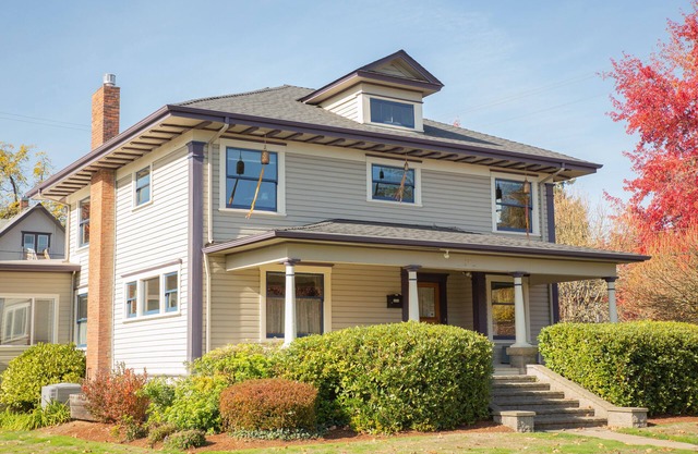 Gorgeous remodeled historic home in downtown Corvallis. 7 min walk to OSU!