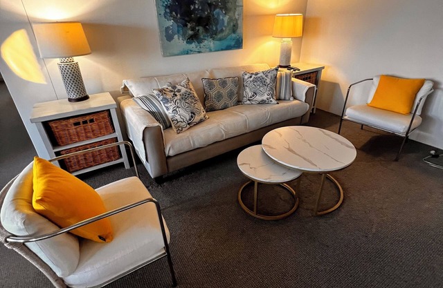 Gorgeous Renovated Central Cronulla Apartment- Absolute Convenience