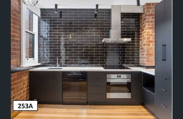 Gorgeous renovated duplex in central location. Walk to Salamanca, city & beach.