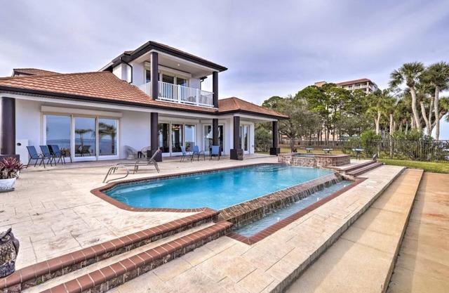 Gorgeous Riverfront home with Beautiful Views