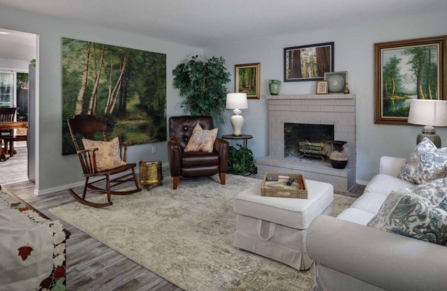 Gorgeous Single Level Home, BBQ, Quiet, 9 miles to PDX, 8 miles to Vancouver, 15 miles to Portland
