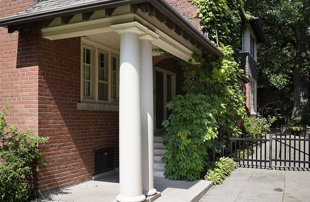 Gorgeous, stately, pet-friendly home, steps from High Park