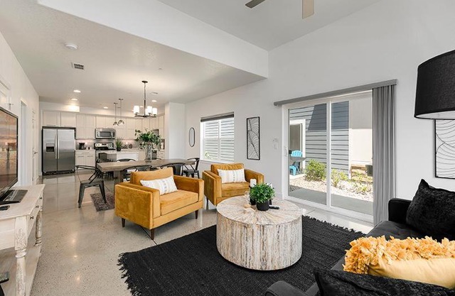 Gorgeous Townhome Steps from the Brewery District!