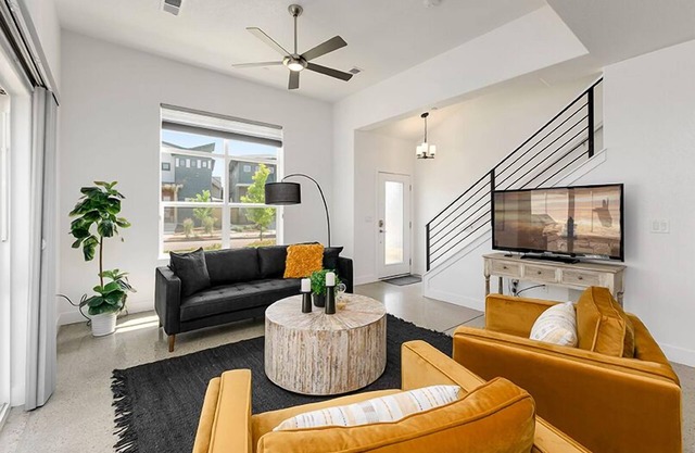 Gorgeous Townhome steps from the Brewery District!