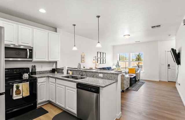 Gorgeous & Trendy Townhome | Near The Village (89)