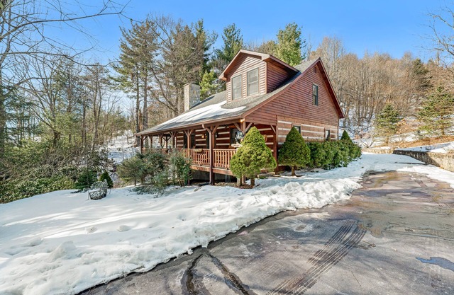 Gorgeous two-level mountain home w/free WiFi, deck, central AC, firepit, & W/D