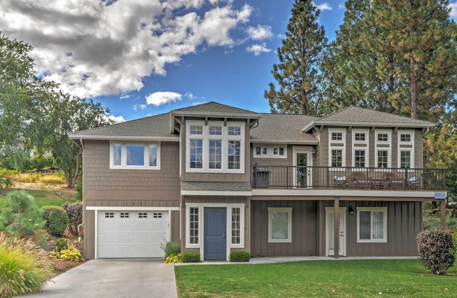 Gorgeous Wapato Point Lakehouse w/Private Hot Tub