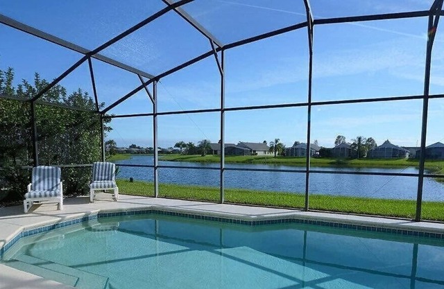 Gorgeous Water View*HotTub*Games Room!