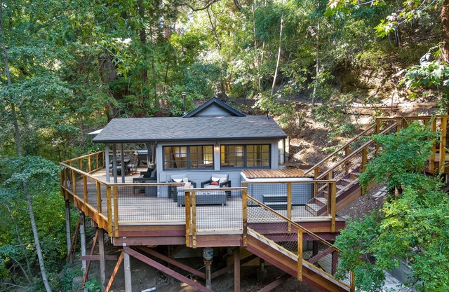 Gorgeous woodland cabin with private hot tub, creekside deck & pellet stove