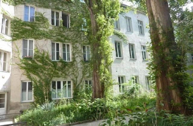 GoVienna Small Modern Apartment
