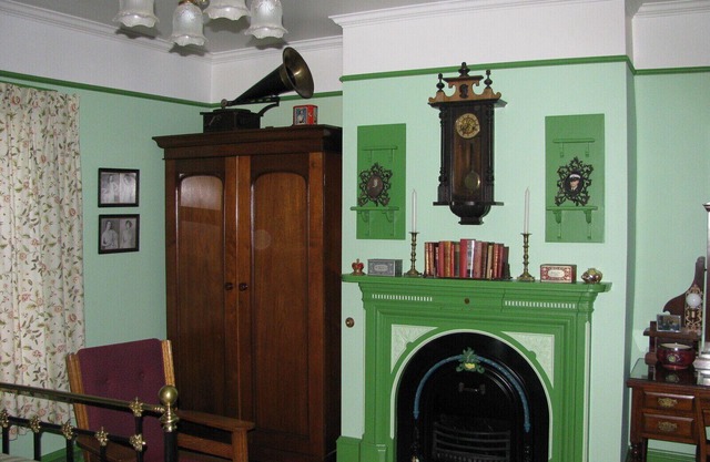 Gower Manor Historical Bed & Breakfast