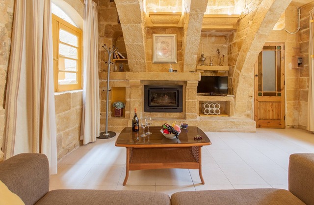 Gozitan Farmhouse with Pool - PP 4, San Lawrenz Gozo, Malta