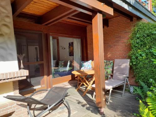 Grüne Oase mit Terrasse