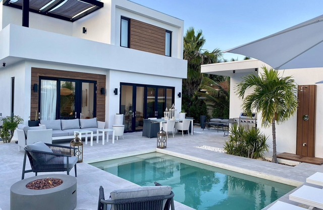 Grace Bay’s Finest! COCONAT VILLA | Designer 3 Bdr Villa with Gorgeous Pool area