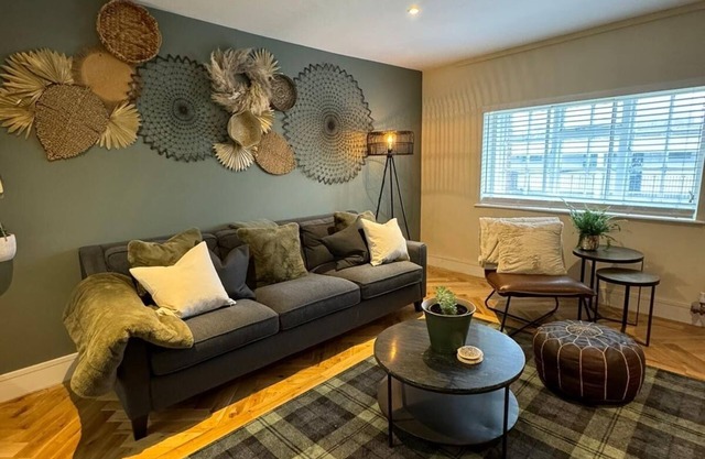 Grade II Listed Central Historic Plymouth Barbican Apartment
