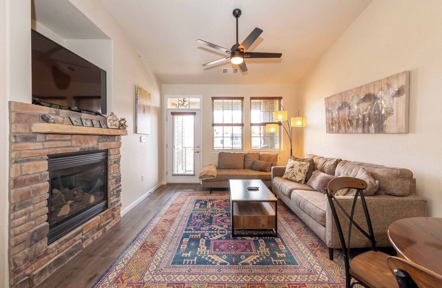 Granby Ranch Getaway sleeps 5! 2-bed, 2-bath, access to heated pool/hot tub!
