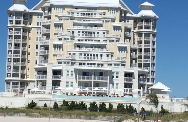 Grand at Diamond beach, newly updated, 3 bed,2 1/2 bath, Large veranda
