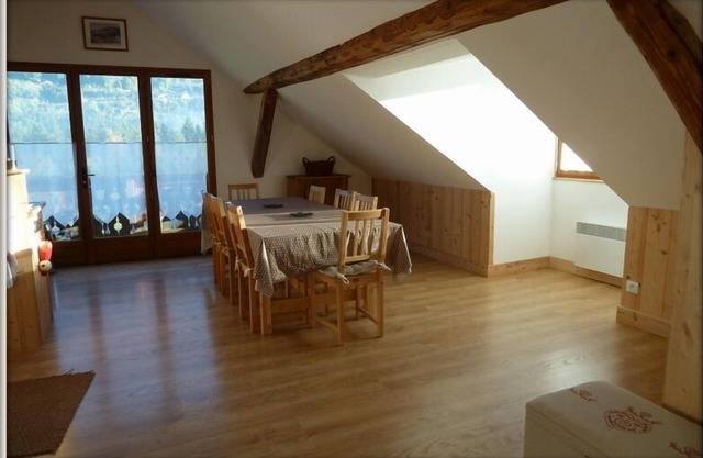 Grand charming apartment for 8-10 people. in authentic Savoyard farm